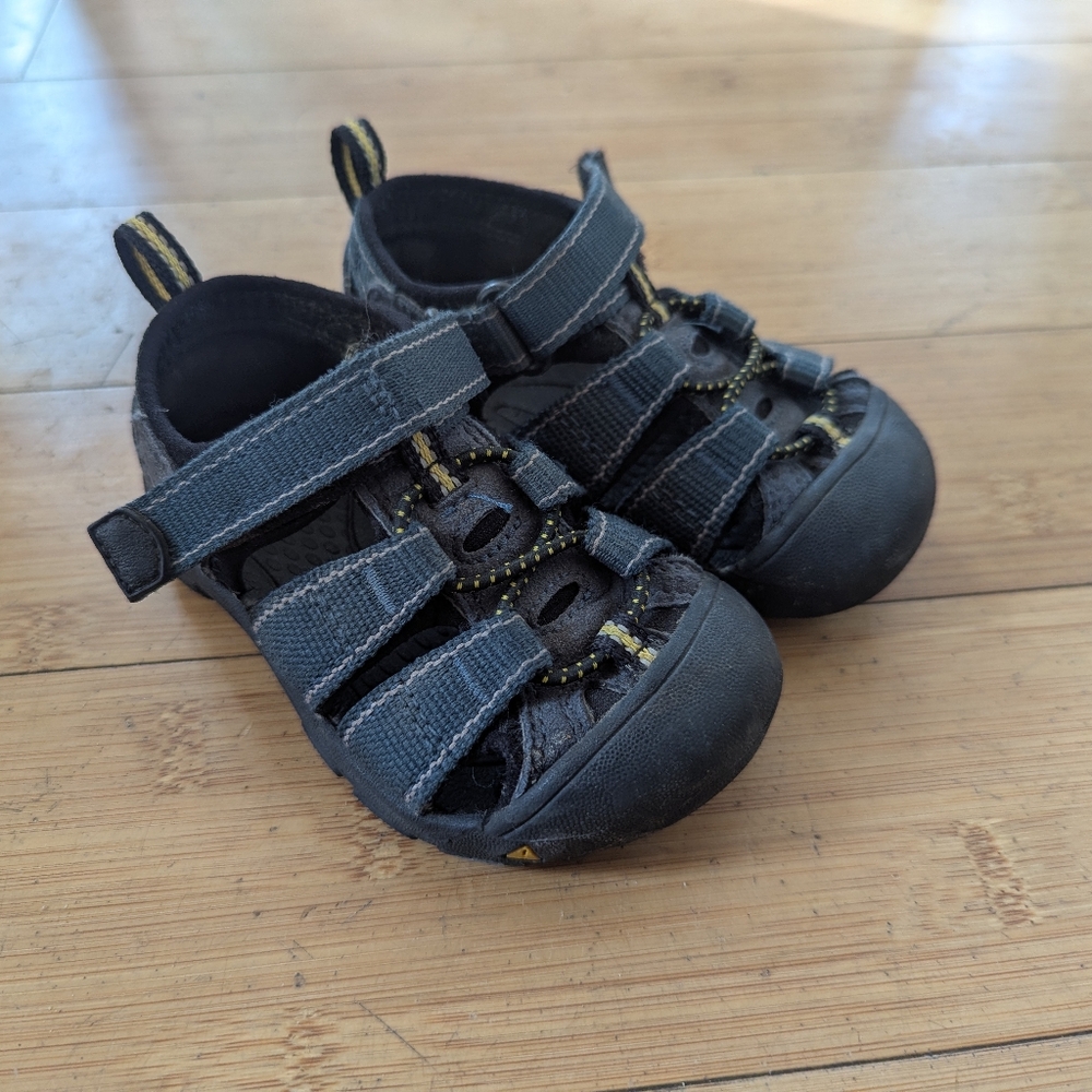 Keen Kids Black and Gray Closed-Toe Sandals
